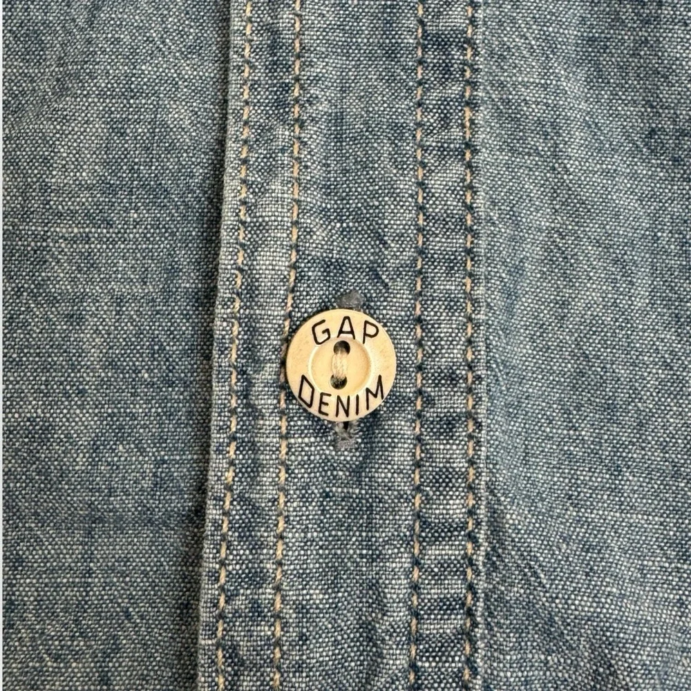 Gap Boys Denim Long Sleeve Button Up Shirt  Size Large 100% Cotton Light‎ Wash